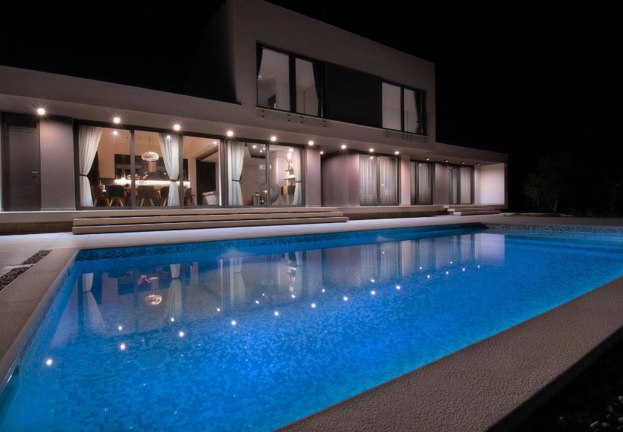 Martincic Residence - 5 Stars Luxury With Pool Heating On 4000M2 Rakalj Exterior photo