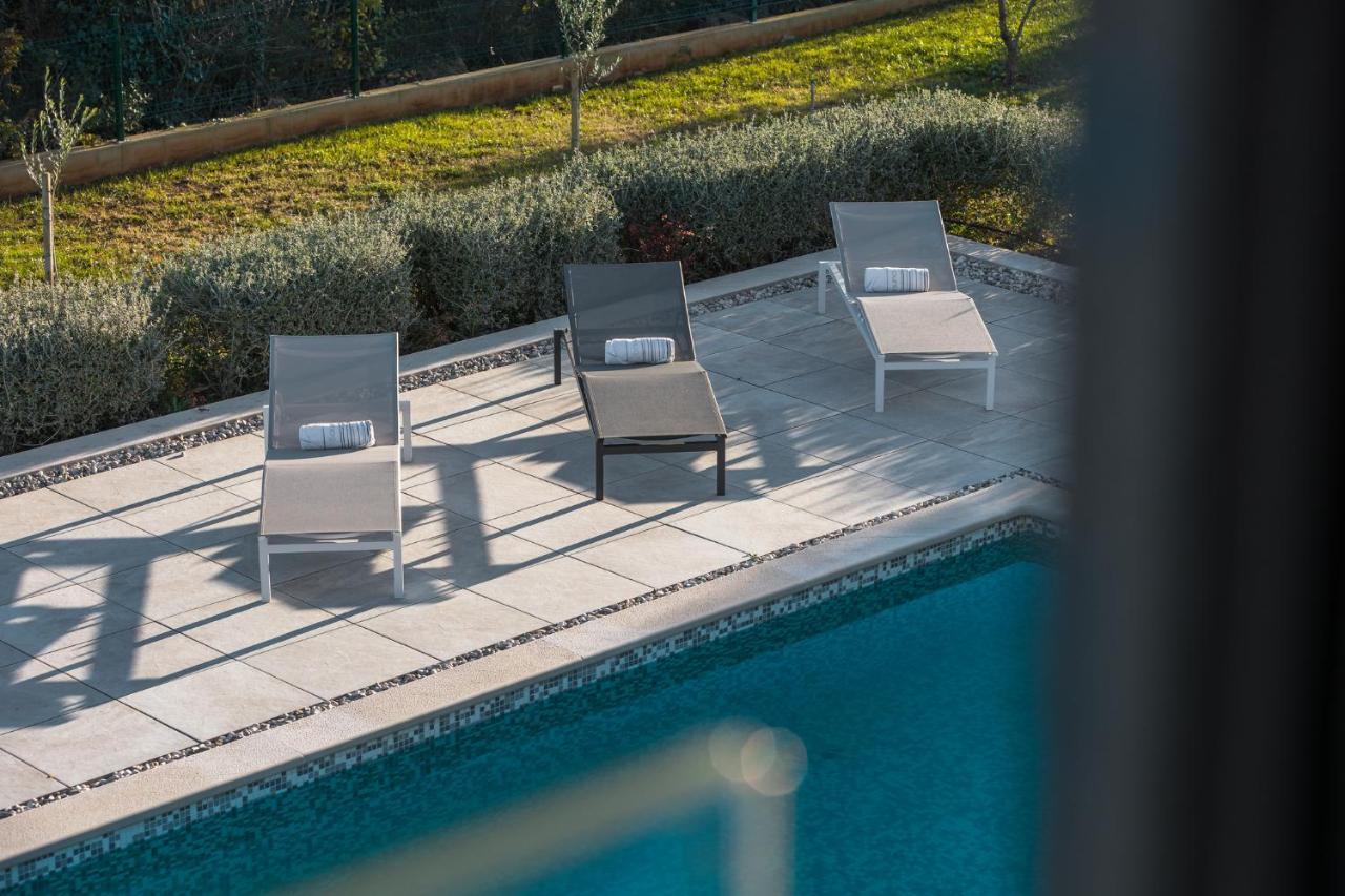 Martincic Residence - 5 Stars Luxury With Pool Heating On 4000M2 Rakalj Exterior photo