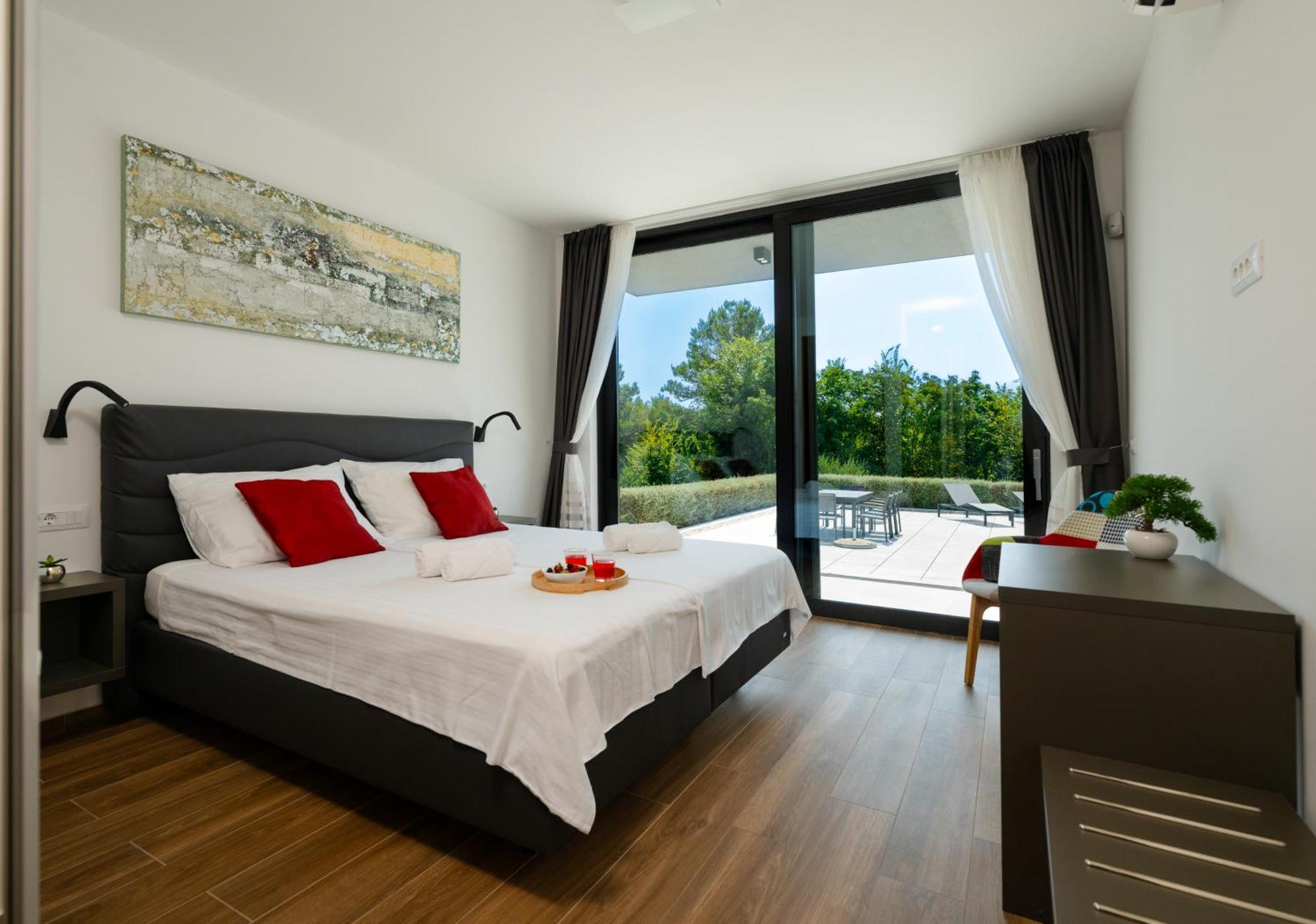 Martincic Residence - 5 Stars Luxury With Pool Heating On 4000M2 Rakalj Exterior photo