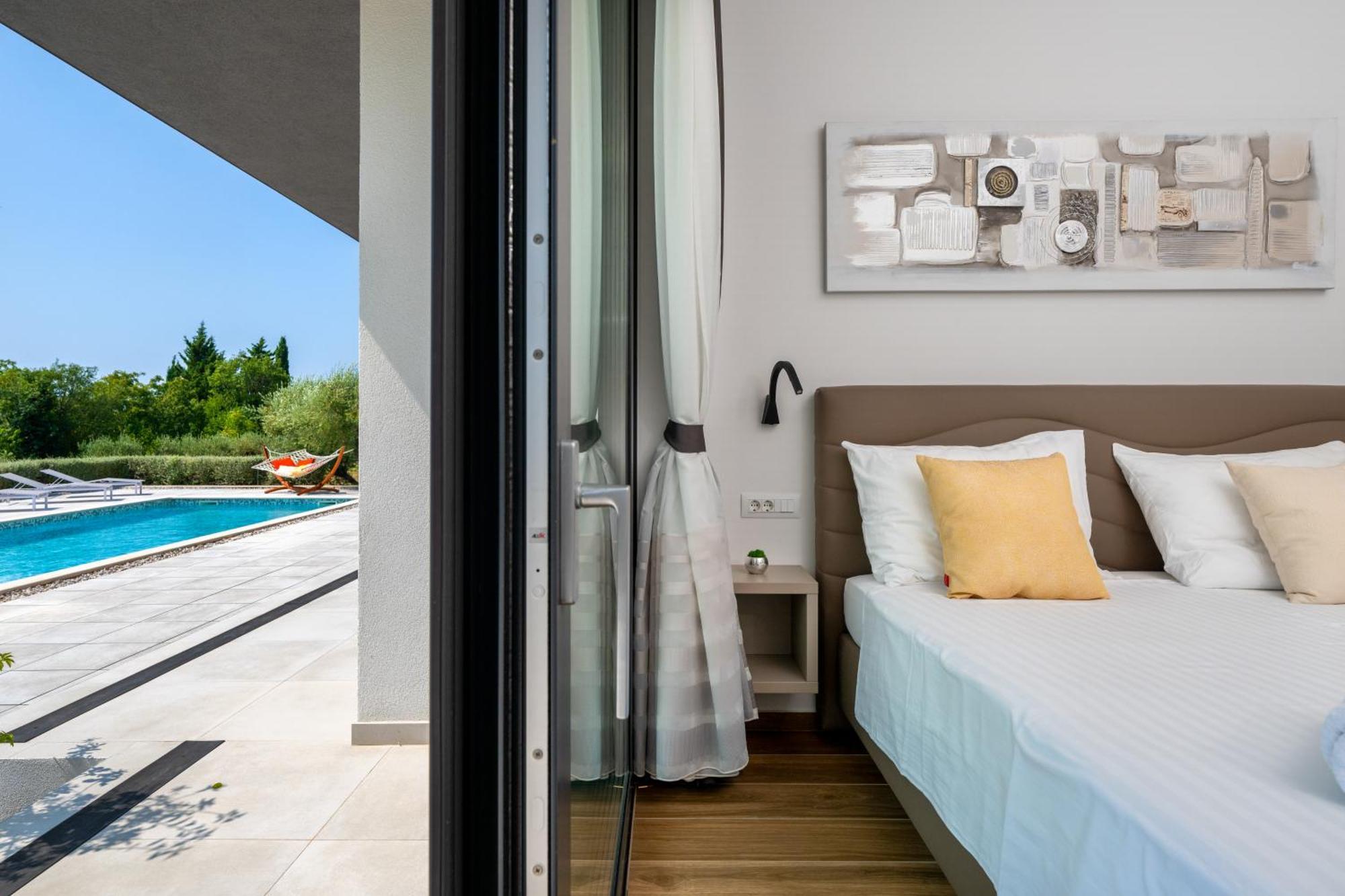 Martincic Residence - 5 Stars Luxury With Pool Heating On 4000M2 Rakalj Exterior photo