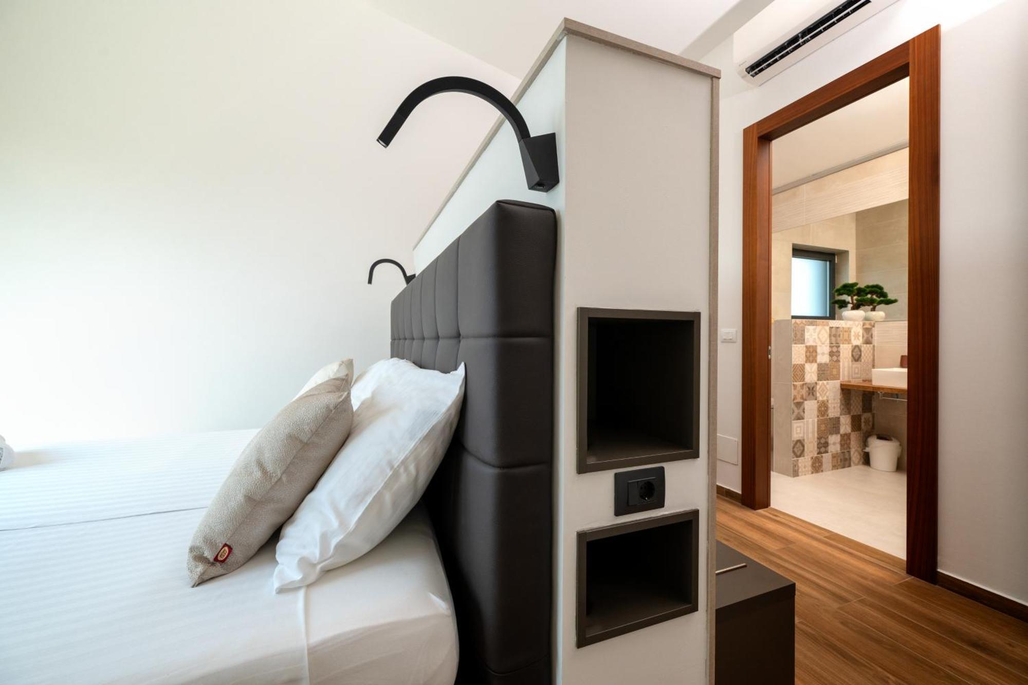 Martincic Residence - 5 Stars Luxury With Pool Heating On 4000M2 Rakalj Exterior photo
