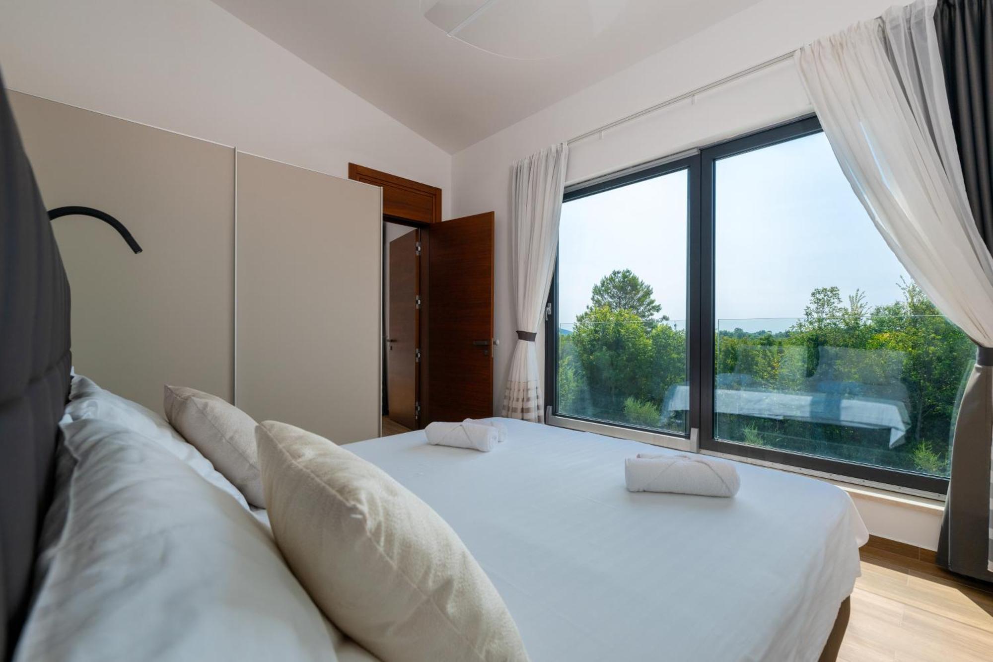 Martincic Residence - 5 Stars Luxury With Pool Heating On 4000M2 Rakalj Exterior photo